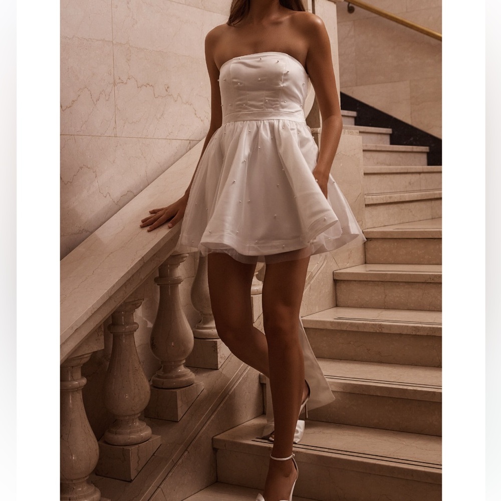 Showpo white dress size large! Only worn once!